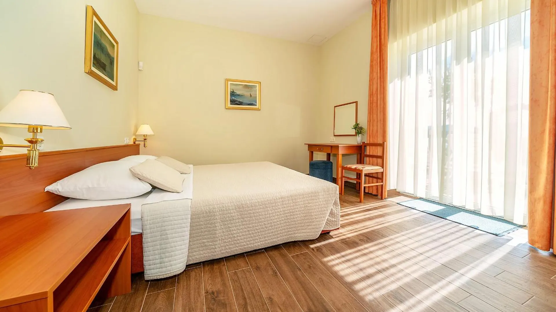 Hotel Dobrovit Baska  3*, Baska (Krk) Croatia