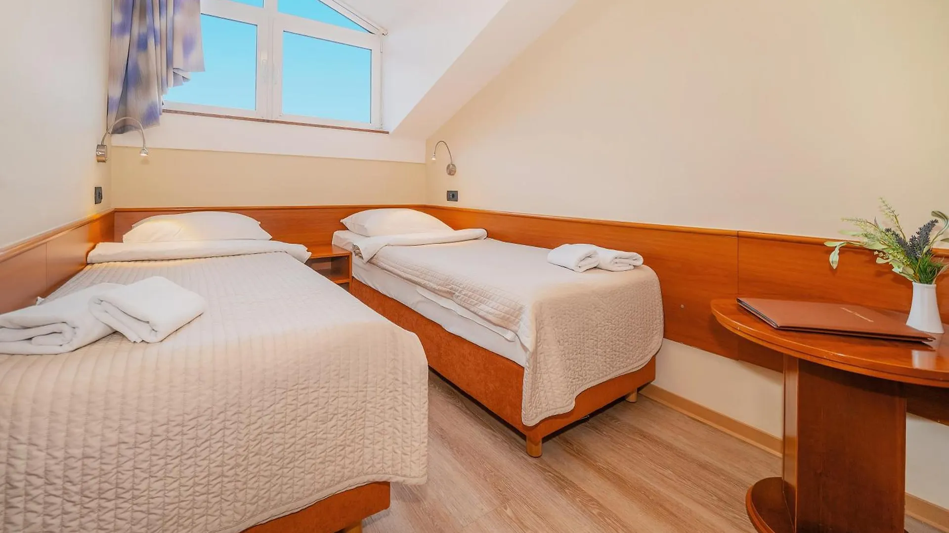 Hotel Tamaris Baška 3*,